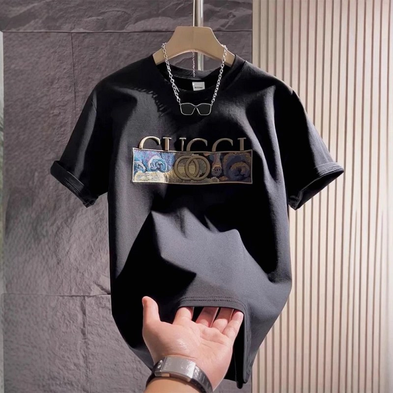Gucci Black T-Shirt in Casual Streetwear Style Review: We Turned It Inside Out to Read the Print Backing and Seam Allowance